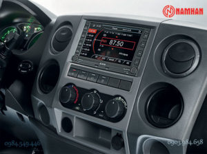 Hệ thống Audio, DVD, USB được tích hợp sẵn. Tap-lô phong cách hiện đại trên xe khách minibus Gaz Nga