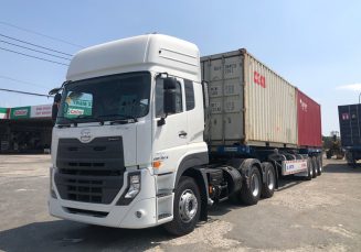 Đầu kéo UD Trucks 2024